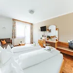 Regitnig - 4 Sterne Und 4*