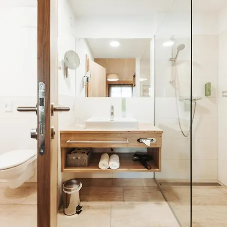 Regitnig - 4 Sterne Und Szálloda Weissensee