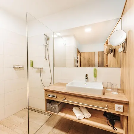 Regitnig - 4 Sterne Und Weissensee